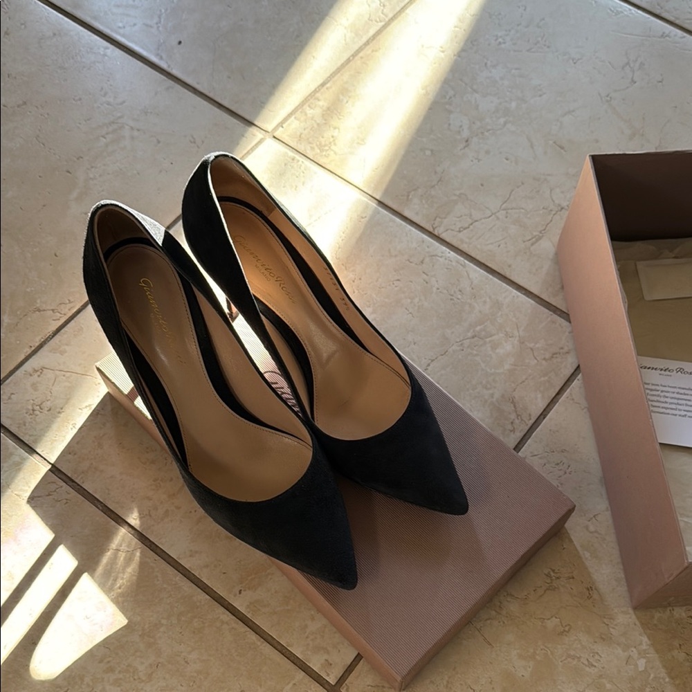Gianvito Rossi Black Suede Women's Pumps 39.5 - Picture 3 of 6